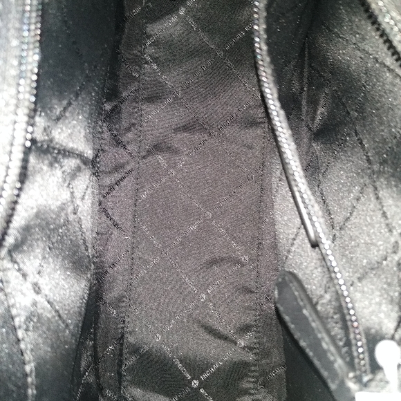 Michael kors purse - Picture 3 of 13